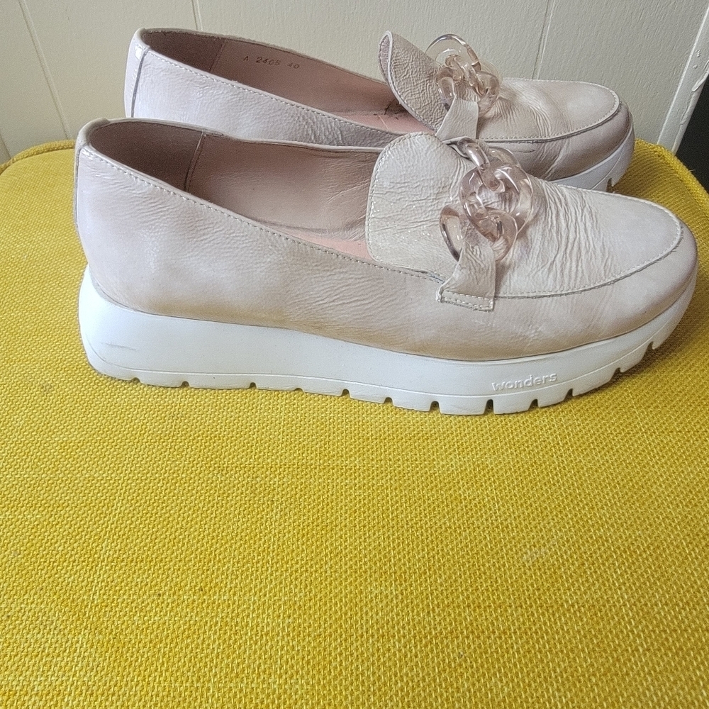 Qonders Cream Patent Platform Loafers with Chain Embellishment, Euro 40 - Picture 4 of 6